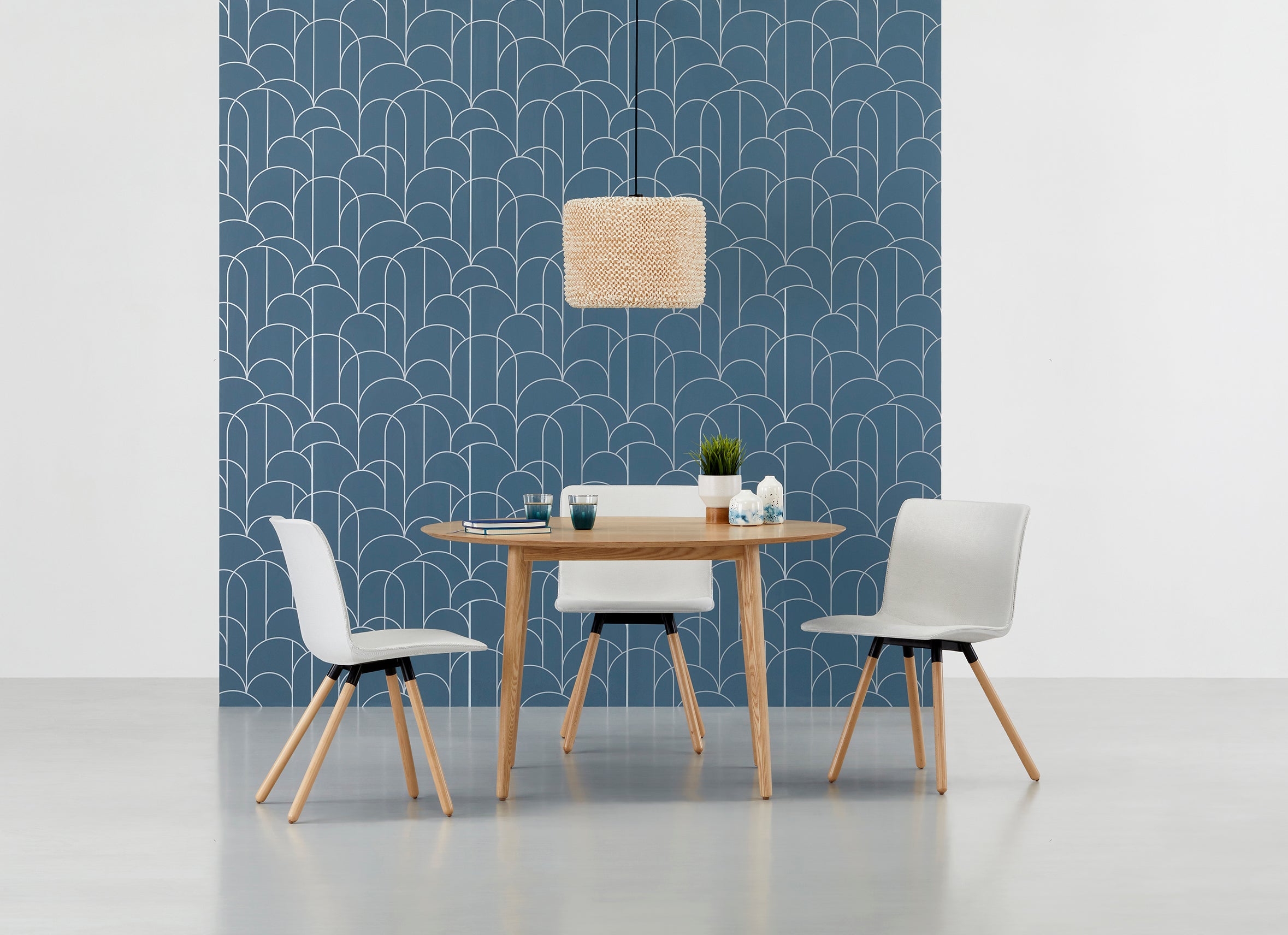 Table de rencontre en bois chêne pour quatre personnes du fabricant Encore