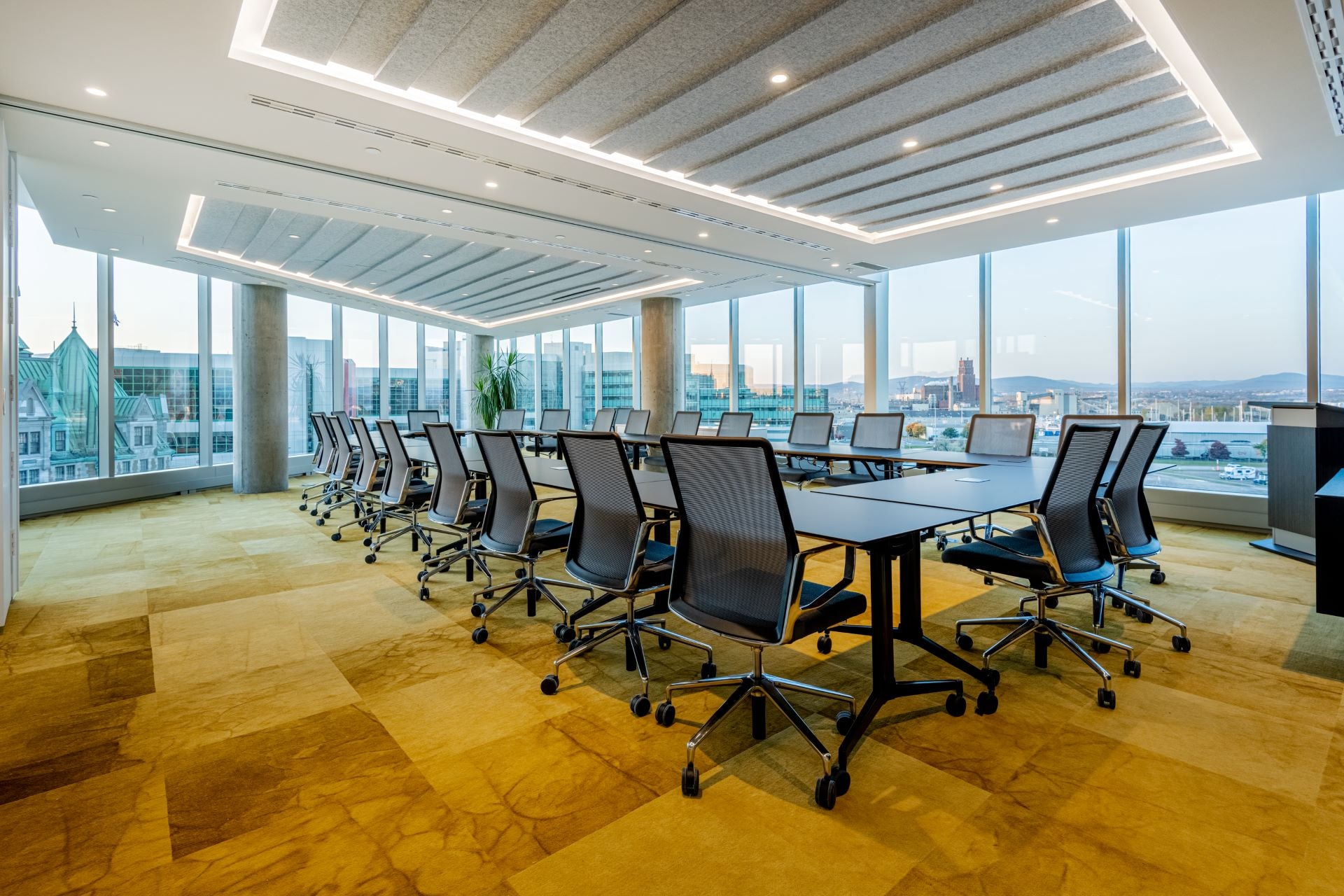 salle de réunion dans les bureaux de Fasken avocats 