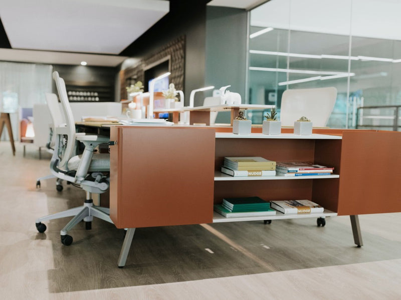 Poste de travail en benching du fabricant Haworth distribué par Consulis Environnement de bureau 